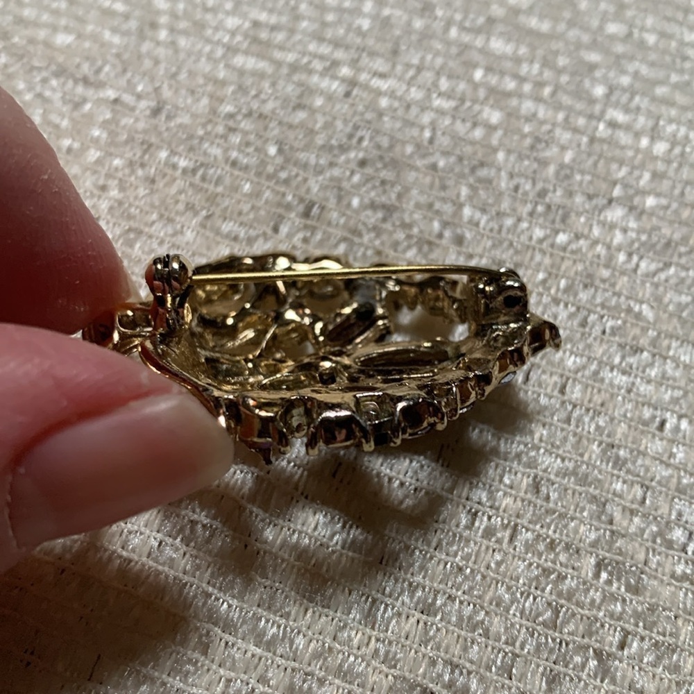 Elegant Gold and Brown Leaf Brooch - Picture 3 of 7